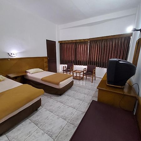 Hotel Kumala Samudra Cikakak Екстер'єр фото